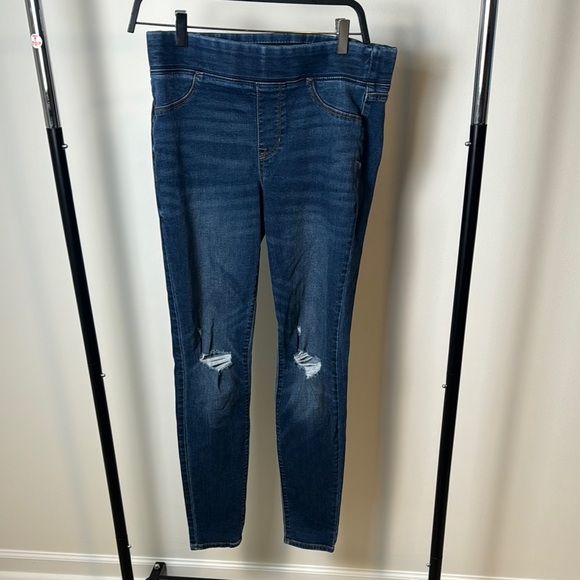 Old Navy Women's Rockstar Distressed Skinny Jeans Elastic Waist Size 8 - Picture 1 of 7
